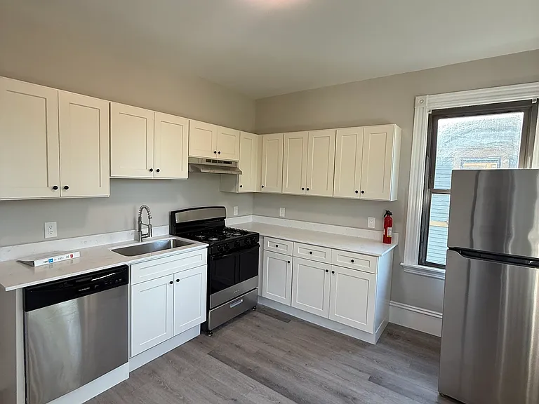 38 Walnut St #4 — Photo 12