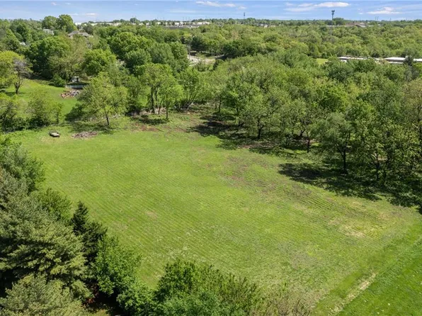 6948 Maurer Rd, Shawnee, KS 66217