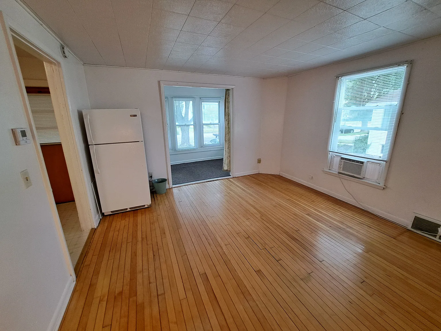Studio, 400 sqft, $1,050 — Photo 3