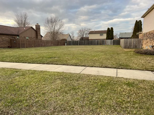 Rose Marie Dr, Brownstown, MI 48134