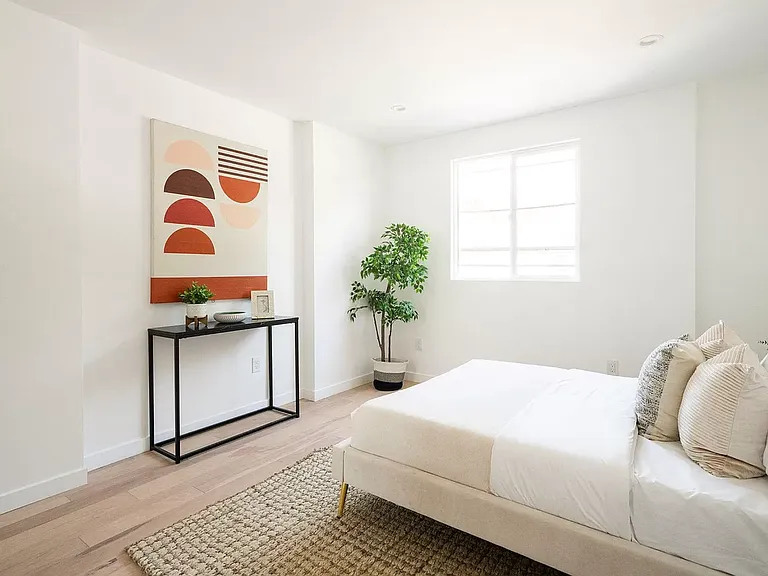 2683 Roseview Ave #2 — Photo 8