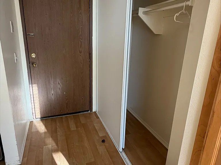 College Ave Apts. — Photo 16