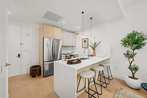 250 W 49th St Photo 1