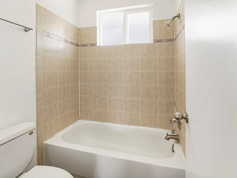 17810 Crestline Rd — Photo 18