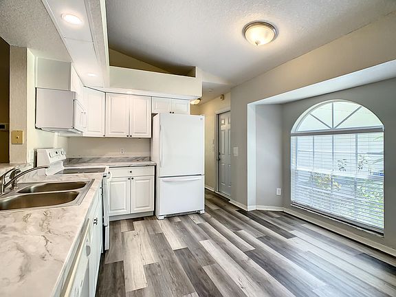 3rd image of 4426 Eldron Ave