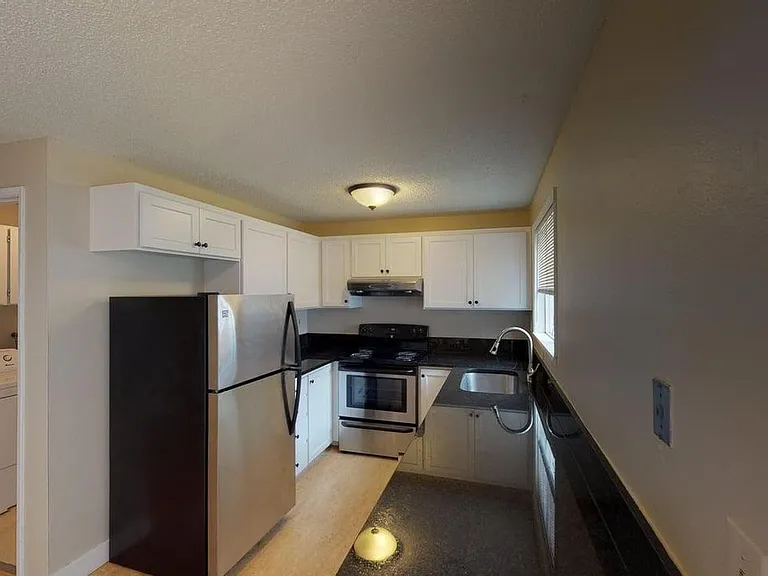 3535 N Borthwick Ave — Photo 7