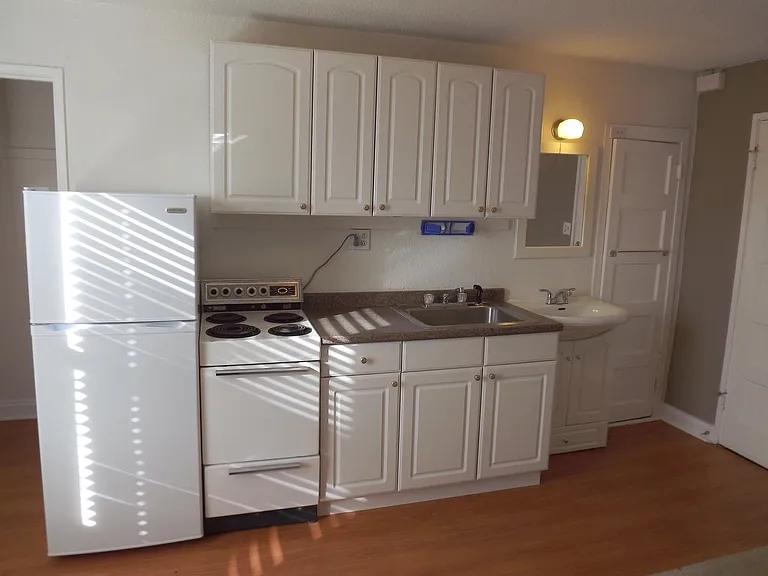 115 N Park St #7 — Photo 5