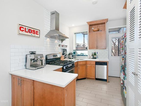 2nd image of 490A 7th Ave