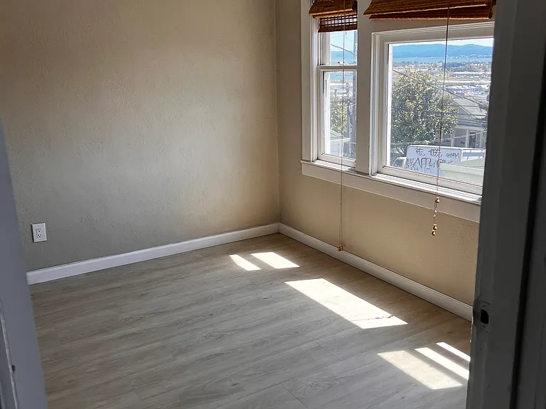 1354 Palou Ave — Photo 2