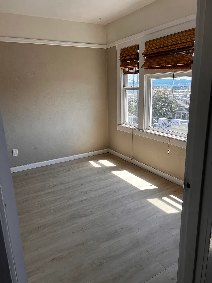 Building Photo - 1354 Palou Ave