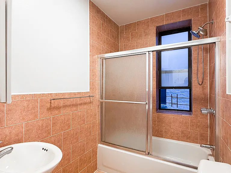 528 W 152nd St #22 — Photo 4