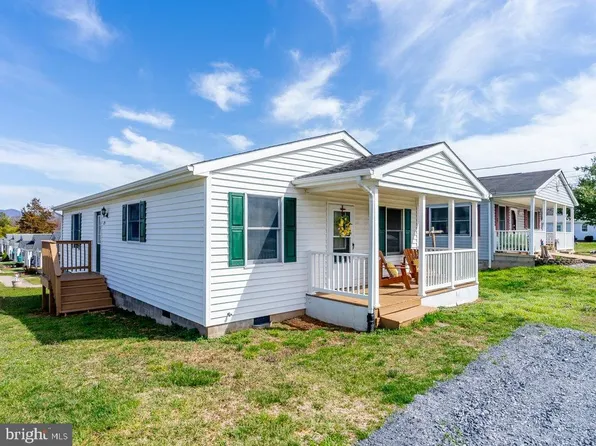 175 Village Pl, Luray, VA 22835