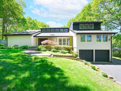 12 Deanna Court, Dix Hills, NY, 11746
