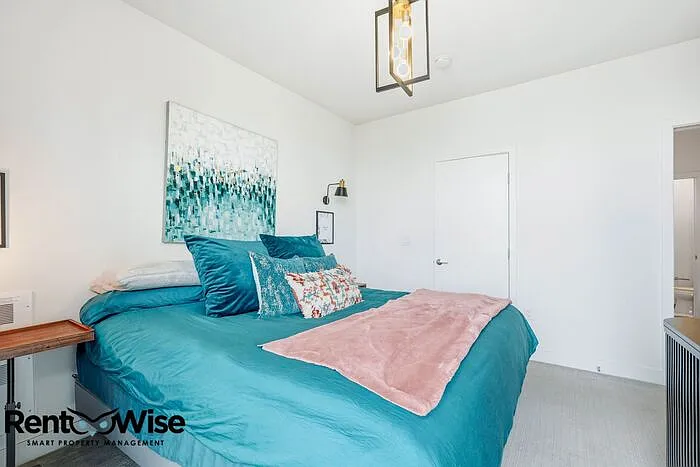 594 Hudson Ave — Photo 19