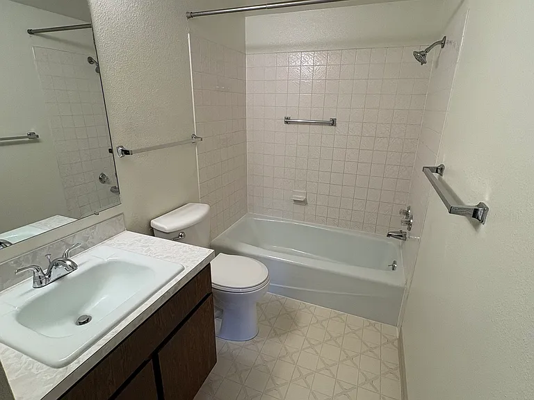 2100 Van Lennen Ave — Photo 7