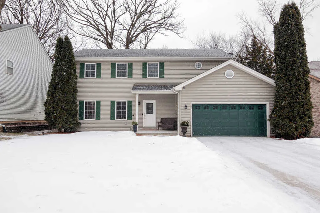 1830 Riverwood Dr photo 1