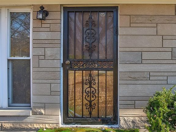 4th image of 5709 Wallingwood Dr