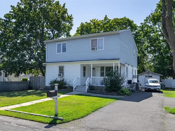 30 45th Street, Copiague, NY 11726