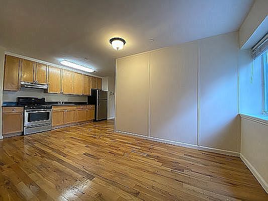 2nd image of 567 Warren St #A1