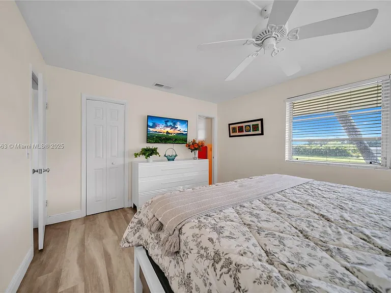 4613 SE 5th Ave #210 — Photo 12