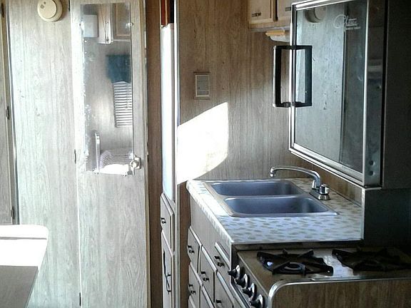 5th image of 1054 S 3rd St Trlr 9