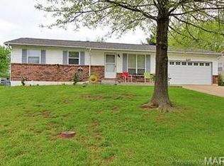 225 E Hillside Dr, Farmington, MO 63640