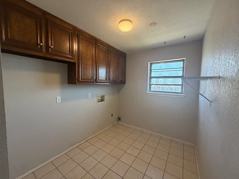 3401 Essex Ave — Photo 11