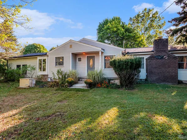 8344 Ellis Rd, Clarkston, MI 48348