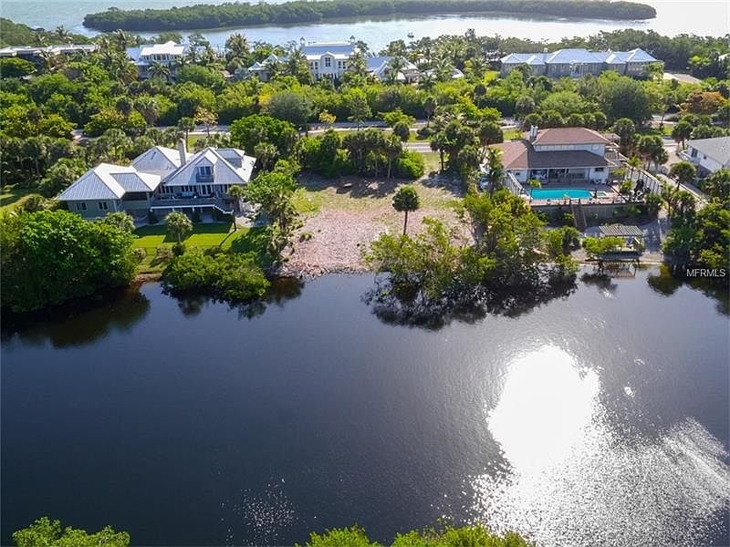 2nd image of 3551 Gasparilla Rd