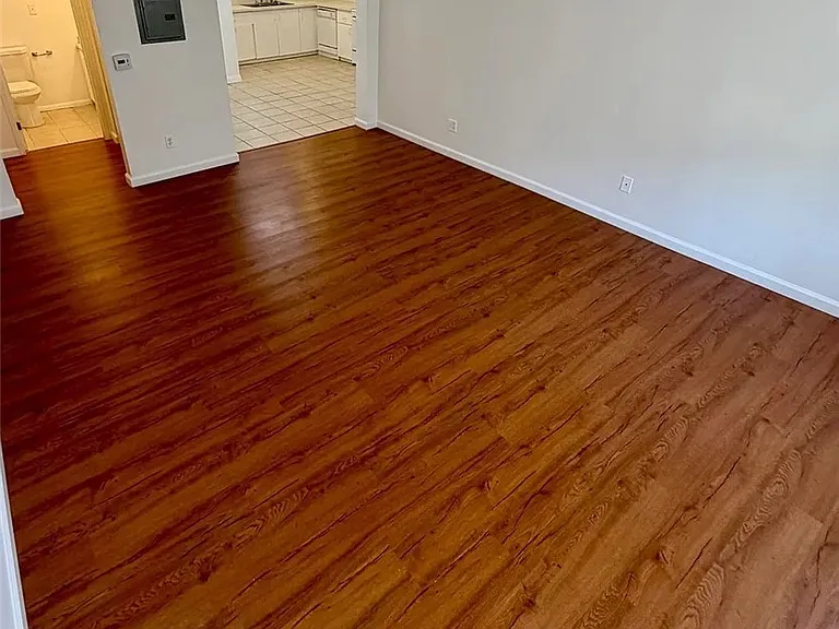 2253 N Niagara St — Photo 2
