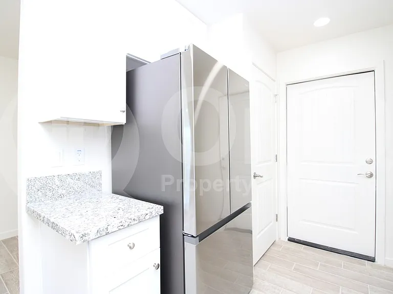 238 N Sycamore St — Photo 6