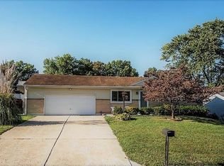 124 E Marseille Dr, Saint Louis, MO