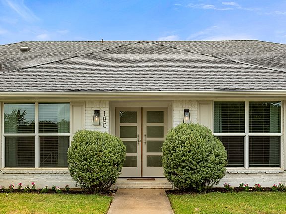 3rd image of 180 Trailing Oaks Dr