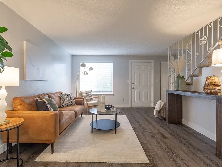 Somerset West Apartments — Photo 15