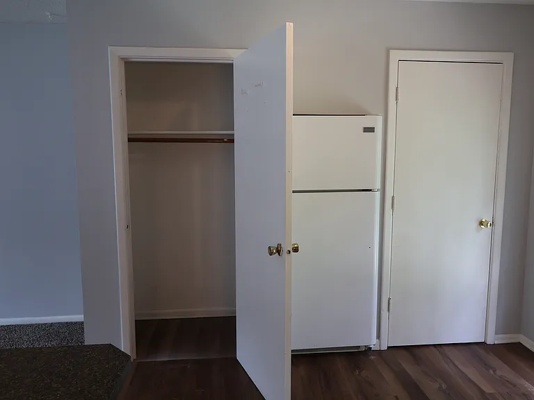 205 Long St #2 — Photo 16