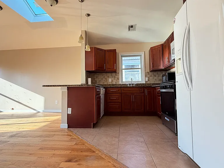 54 Terrace Ave — Photo 4
