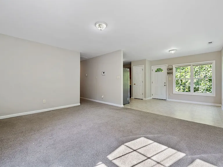 2306 N Oak Ridge Blvd — Photo 8