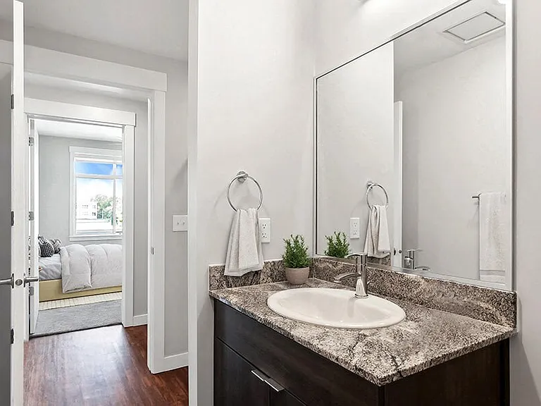 Seven Skies Apartments — Photo 9