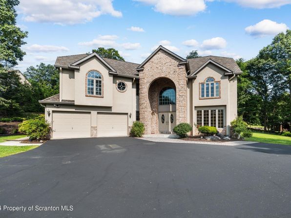 133 Glenmaura Dr, Moosic, PA 18507