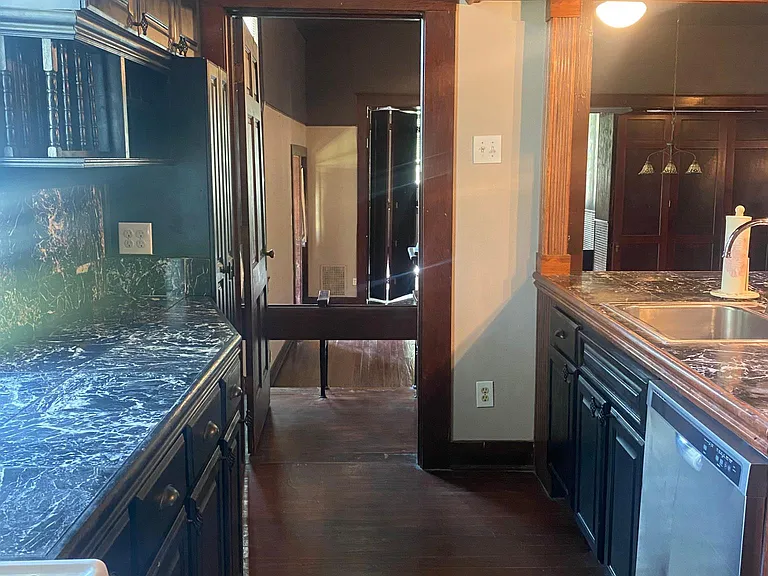 17302 James St — Photo 9