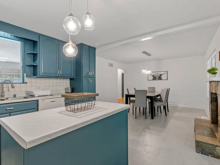 2751 Tiara Dr — Photo 17
