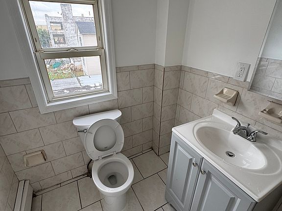 4th image of 84 Thomas St #3
