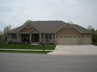 127 Deeter Dr, Englewood, OH 45315