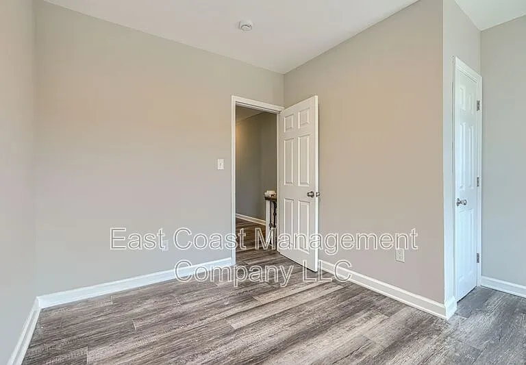 2408 Llewelyn Ave — Photo 16