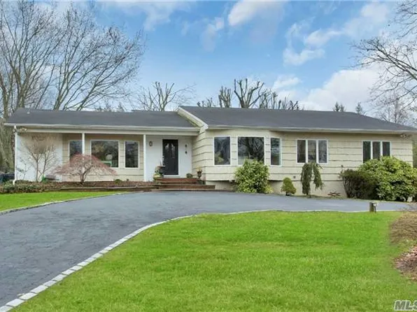 28 Wilmington Dr, Melville, NY 11747