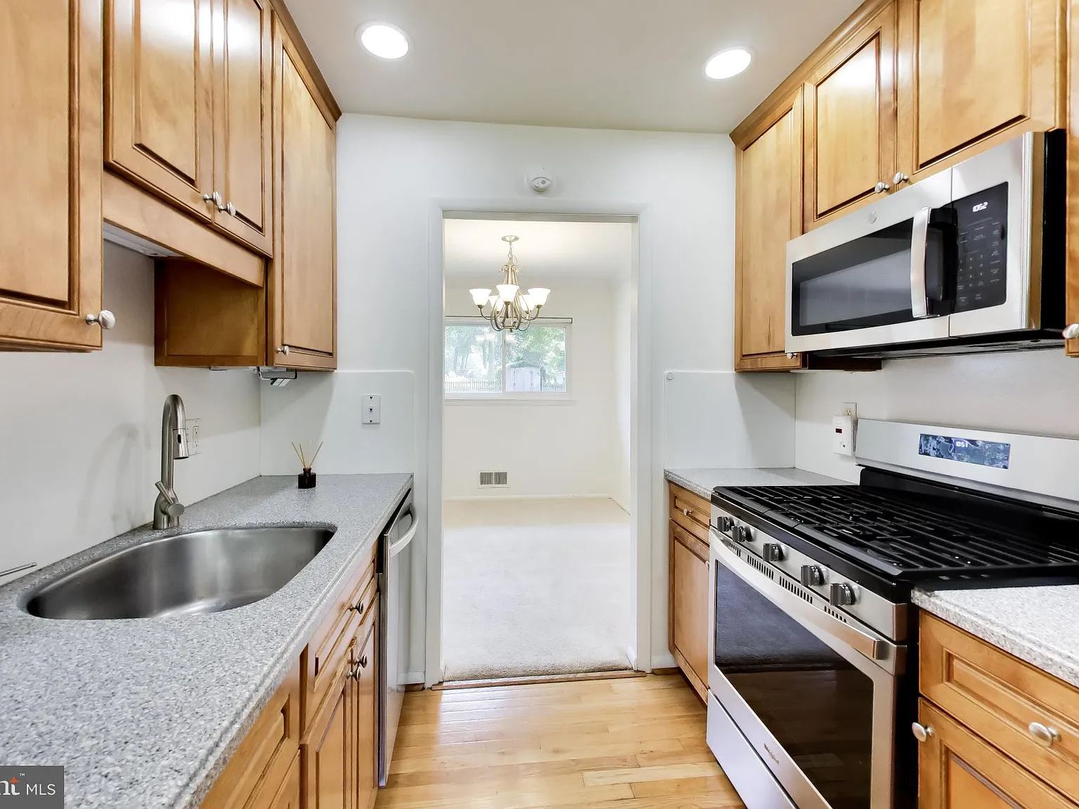4 bed, 3.0 bath, 2030 sqft, $3,500 — Photo 4
