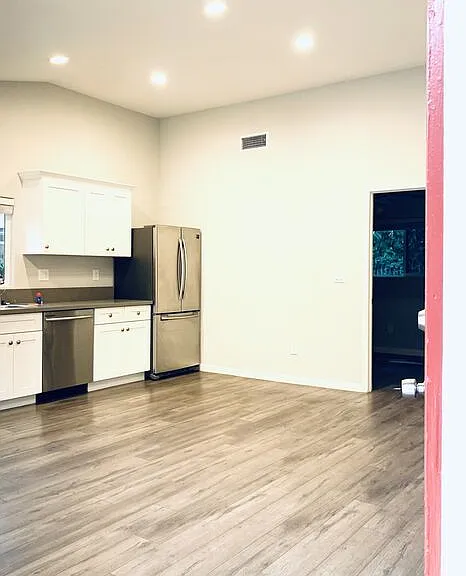 328 W California Ave — Photo 4