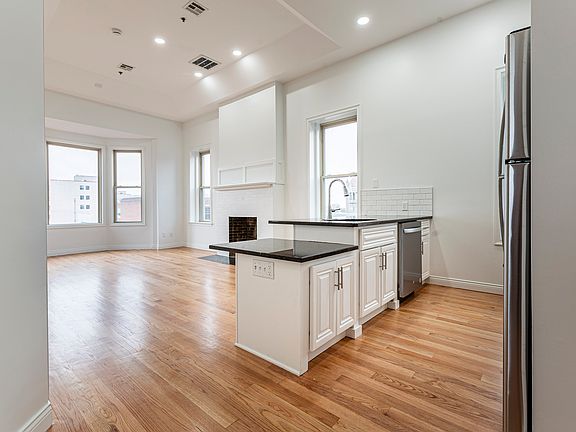 3rd image of 160 Main St APT 3B