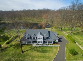 16 Ravenglass Dr, Stamford, CT 06903