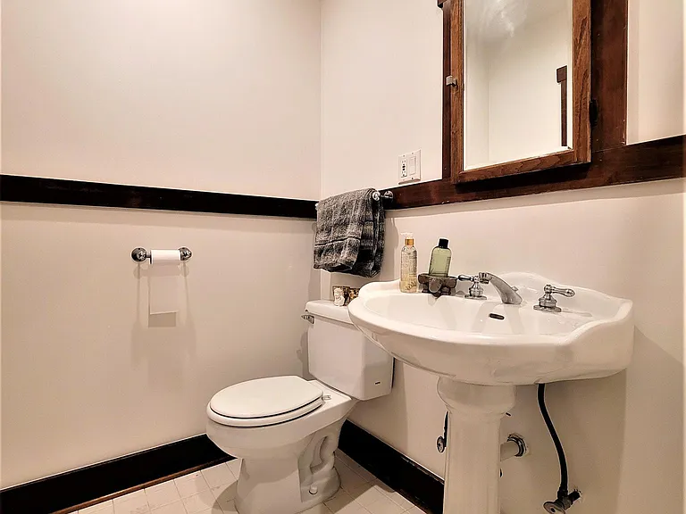 8918 Burton Way #2 — Photo 15